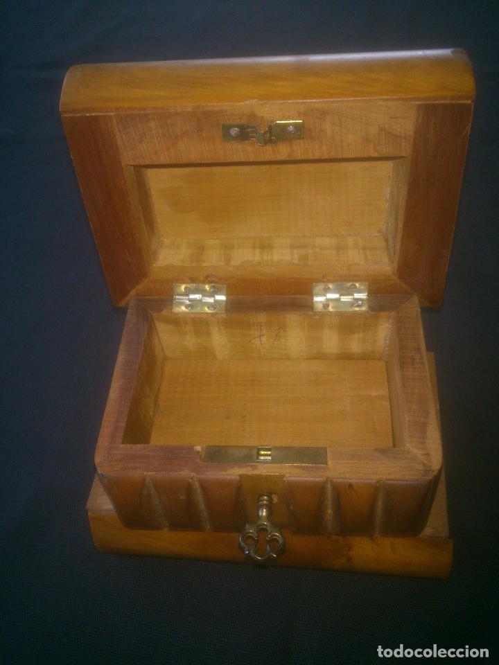 Antig&uuml;edades: BONITA Y TRABAJADA CAJA EN MADERA - Foto 2