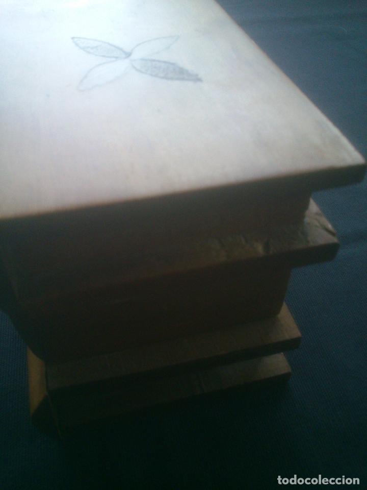 Antig&uuml;edades: BONITA Y TRABAJADA CAJA EN MADERA - Foto 3