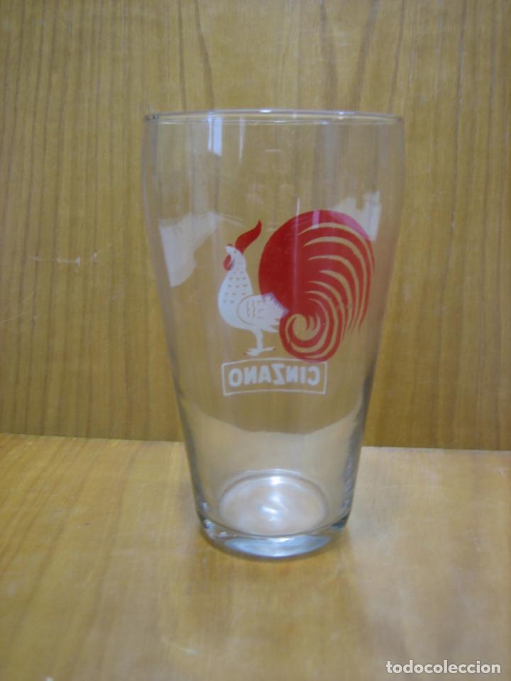 Antig&uuml;edades: Antiguo vaso de bebida Cinzano - Foto 2