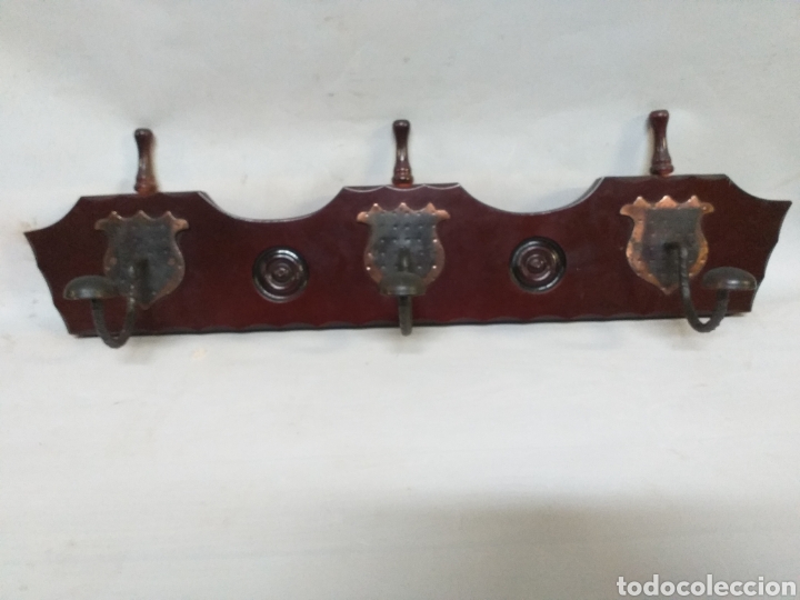 Antiquit&auml;ten: Antigua Percha de madera para entrada con ganchos estilo industrial. Decorativa y muy bonita