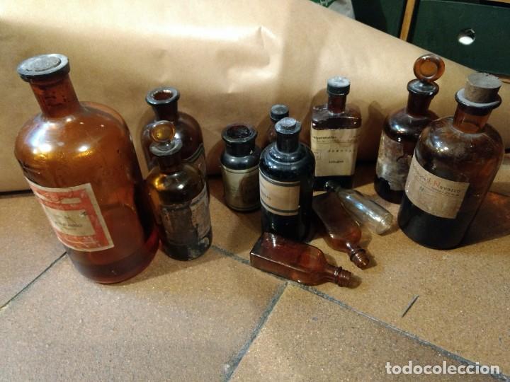 Antigüedades: Lote de 12 frascos antiguos de Farmacia Aceite de Ricino, enebro, Ictiol, Laboratorios J. Navarro .. - Foto 1 - 144381114
