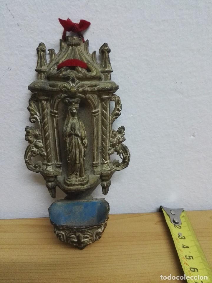 Antig&uuml;edades: Pila Benditera de metal dedicada a la virgen - Foto 1