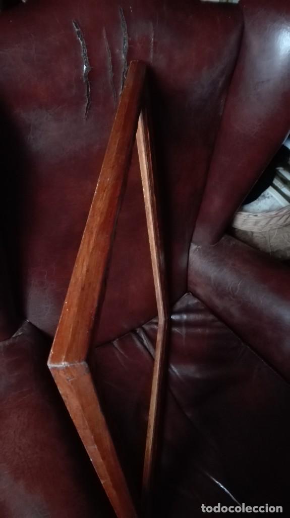 Antig&uuml;edades: Marco de madera con greca tallada e interior dorado - Foto 3