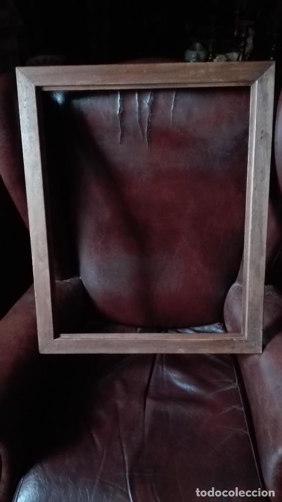 Antig&uuml;edades: Marco de madera con greca tallada e interior dorado - Foto 4