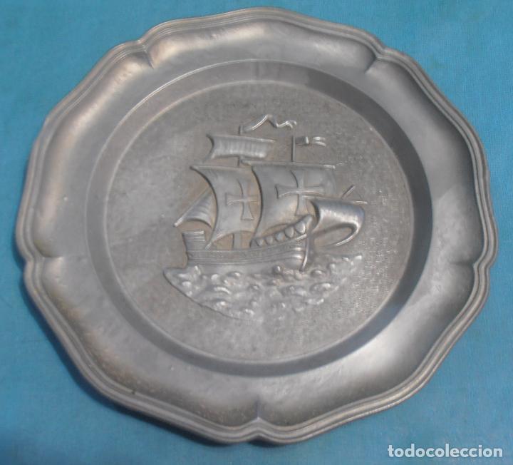 Antig&uuml;edades: TRES PLATOS DE METAL - Foto 5