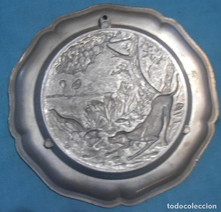 Antig&uuml;edades: TRES PLATOS DE METAL - Foto 10