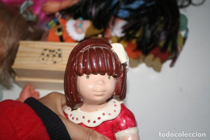 Antig&uuml;edades: figura de ni&ntilde;a sentada - Foto 2