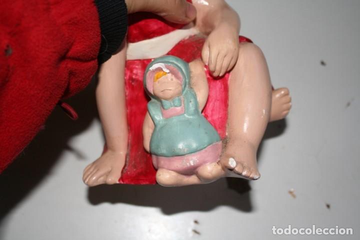 Antig&uuml;edades: figura de ni&ntilde;a sentada - Foto 4