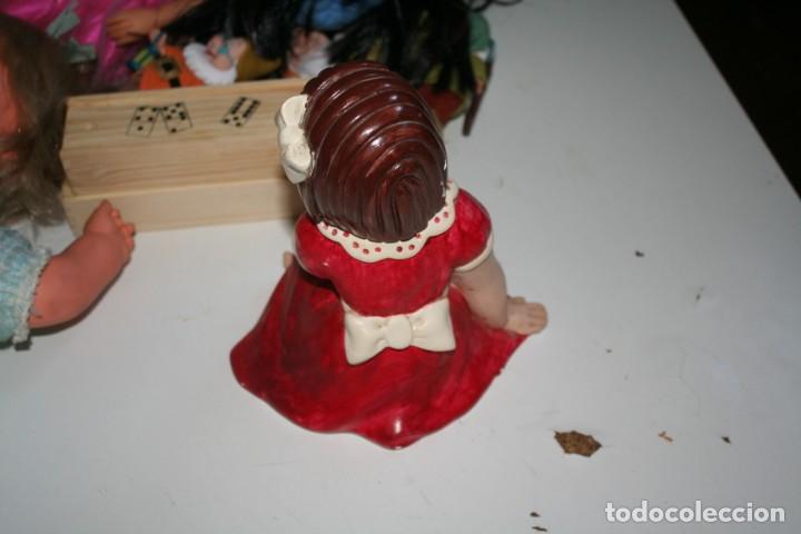 Antig&uuml;edades: figura de ni&ntilde;a sentada - Foto 6