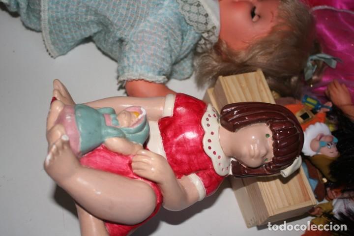 Antig&uuml;edades: figura de ni&ntilde;a sentada - Foto 8