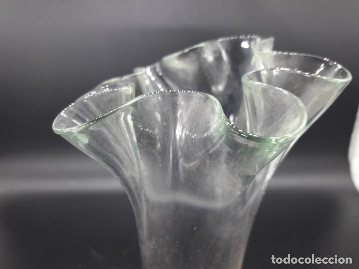 Antig&uuml;edades: Florero de cristal - Foto 2