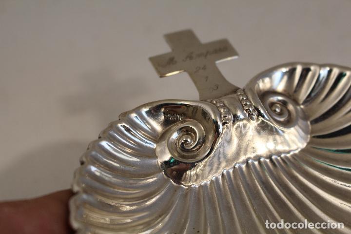 Antig&uuml;edades: concha de bautismo en alpaca - Foto 2