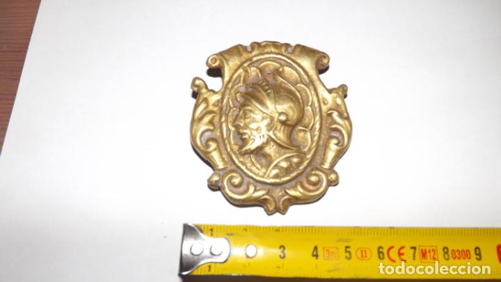 Antig&uuml;edades: Aplique de bronce para capa - Foto 1