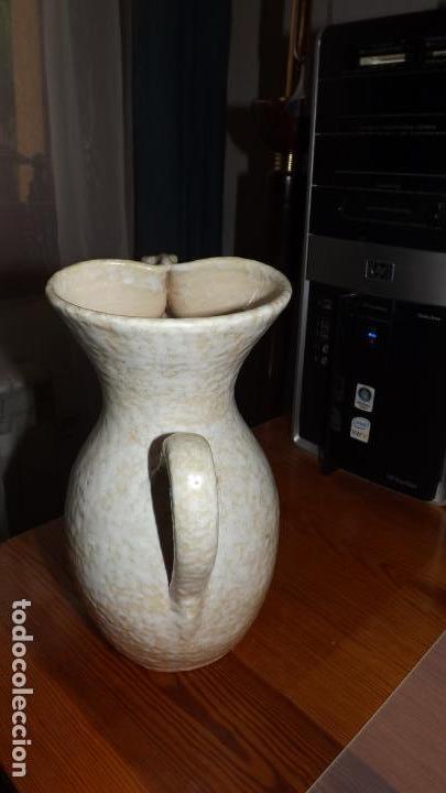 Antig&uuml;edades: Jarra de ceramica toledana - Foto 3