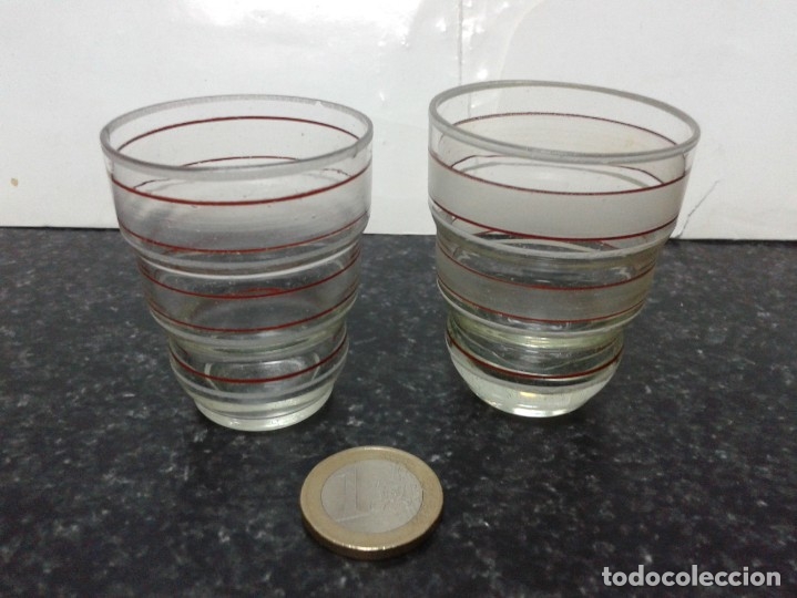 Antig&uuml;edades: DOS ANTIGUOS MINI VASOS - Foto 1