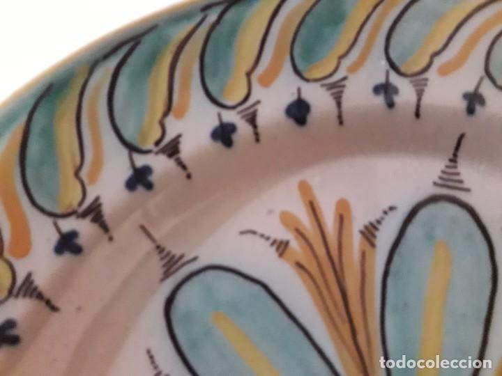 Antig&uuml;edades: Plato de cer&aacute;mica de Talavera - Foto 2