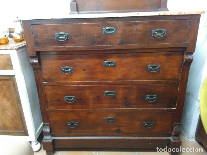 Antig&uuml;edades: Gran c&oacute;moda antigua con espejo - Foto 3