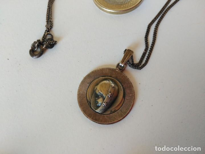 Antig&uuml;edades: Medalla de primera comuni&oacute;n a&ntilde;os 70 - Foto 1