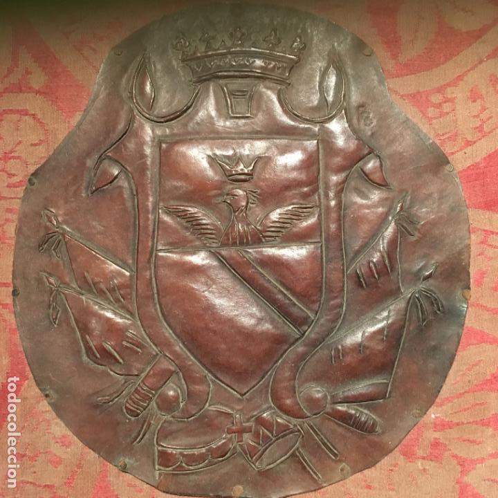 Antig&uuml;edades: Cordob&aacute;n con escudo heraldico - Foto 1