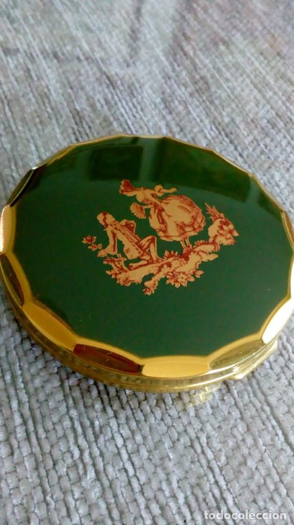 Antig&uuml;edades: Antigua polvera verde-dorado - Foto 2