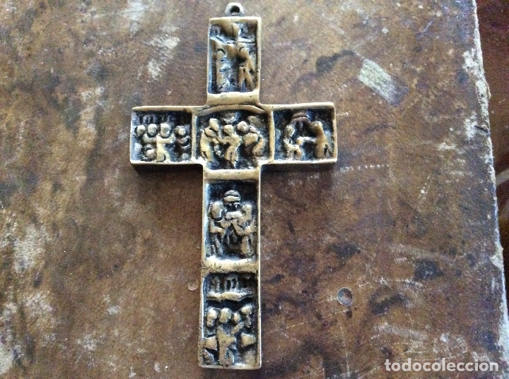 Antig&uuml;edades: Crucifijo de bronce  9cmx5cm. - Foto 2