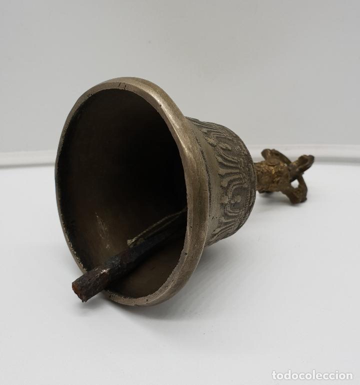 Antigüedades: Campana antigua tibetana en bronce con motivos en relieve y un sonido maravilloso . - Foto 5 - 145541014