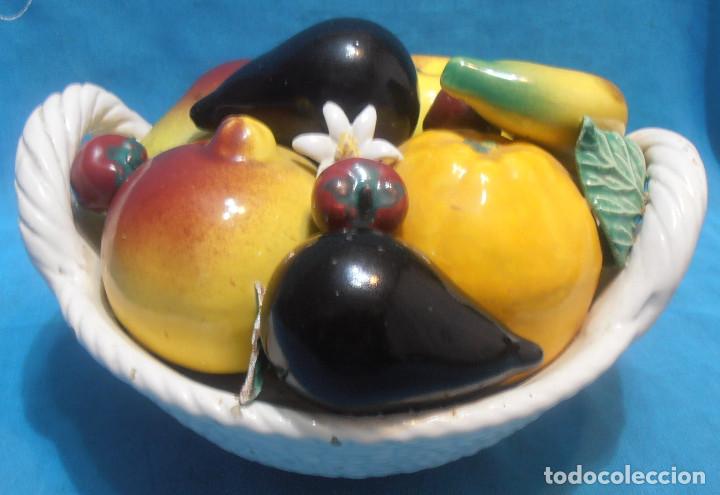 Antig&uuml;edades: CENTRO DE MESA, CESTA DE CERAMICA CON FRUTAS - Foto 1
