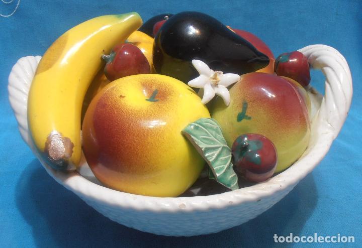 Antig&uuml;edades: CENTRO DE MESA, CESTA DE CERAMICA CON FRUTAS - Foto 2