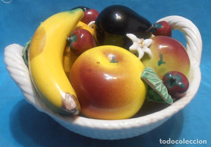 Antig&uuml;edades: CENTRO DE MESA, CESTA DE CERAMICA CON FRUTAS - Foto 3