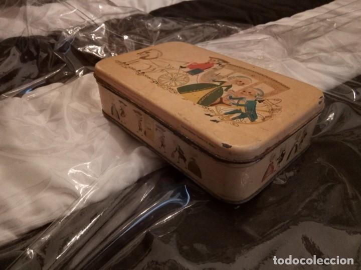 Antig&uuml;edades: Caja met&aacute;lica - Foto 3
