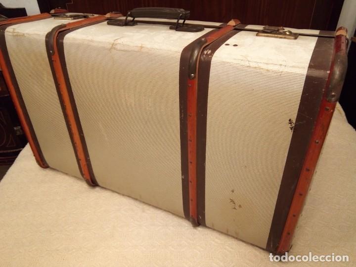 Antig&uuml;edades: Maleta de viaje a&ntilde;os 40