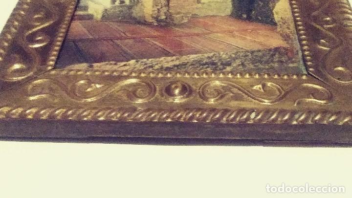 Antig&uuml;edades: antiguo marco de laton repujado - Foto 3