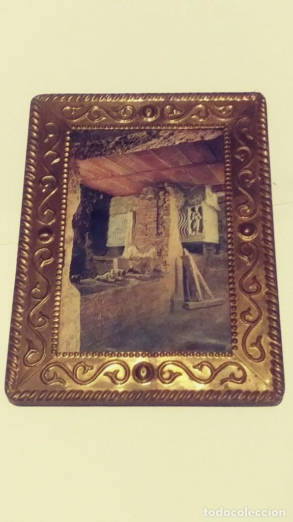 Antig&uuml;edades: antiguo marco de laton repujado - Foto 7