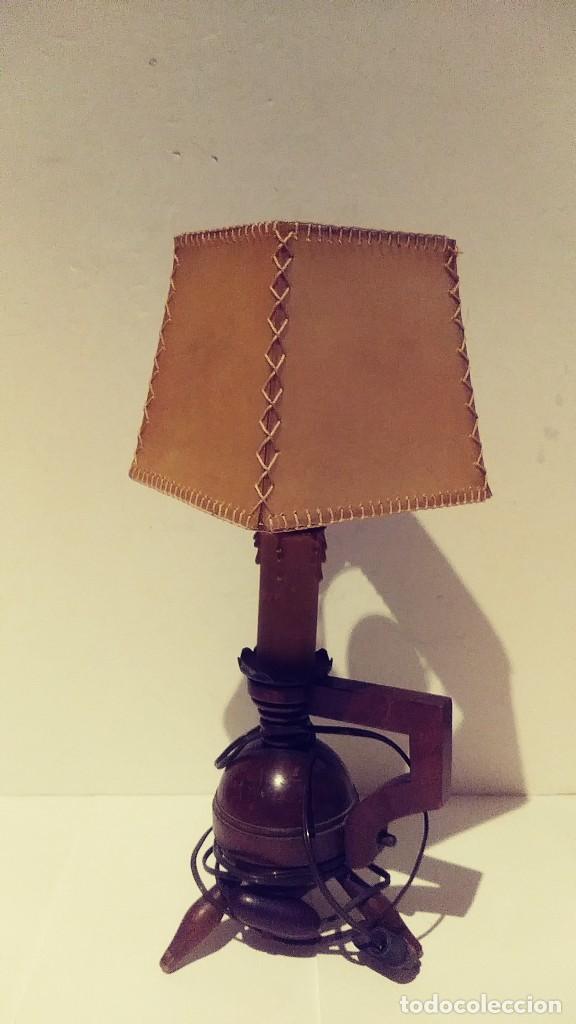 Antig&uuml;edades: lampara con base de madera pantalla pergamino - Foto 8