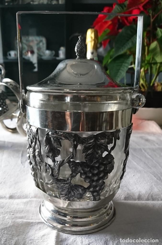 Antig&uuml;edades: BONITA HIELERA CUBITERA DE VIDRIO Y PELTRE