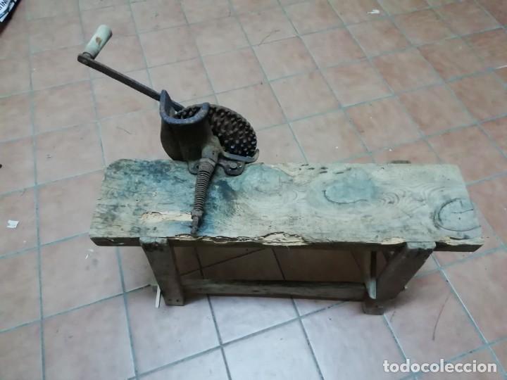 Antig&uuml;edades: Desgranadora de ma&iacute;z con banco - Foto 6