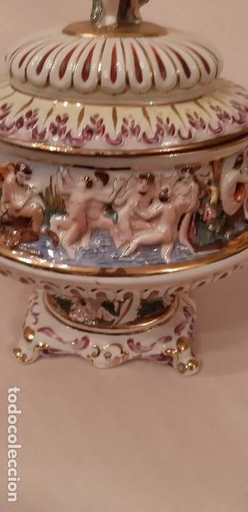 Antig&uuml;edades: Sopera de porcelana Capodimonte - Foto 3