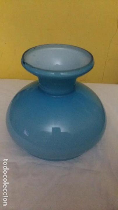 Antig&uuml;edades: Tulipa de opalina azul - Foto 1
