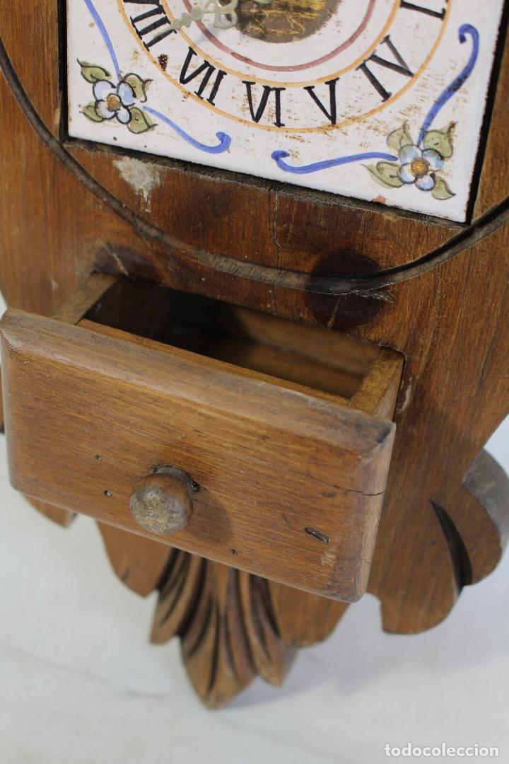 Antig&uuml;edades: reloj - especiero en madera - mueble de almirez - Foto 2
