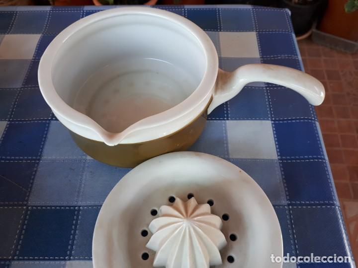 Antig&uuml;edades: antiguo exprimidos de ceramica - Foto 2