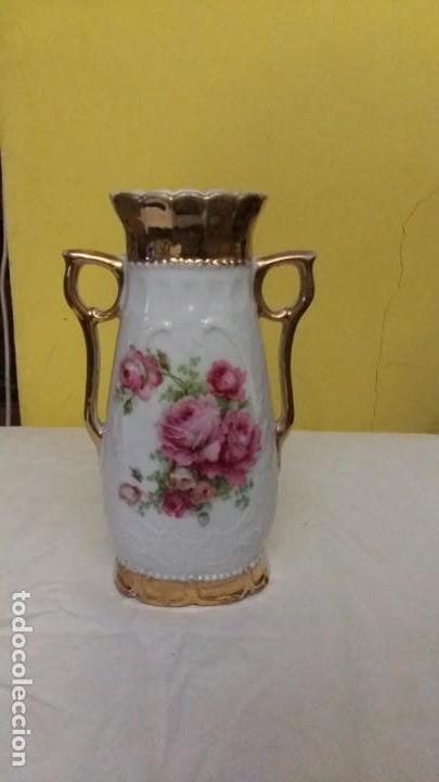 Antig&uuml;edades: Bucaro pintado dorado - Foto 1