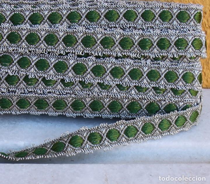 Antig&uuml;edades: Gal&oacute;n de plata y seda verde, 2 m - Foto 1