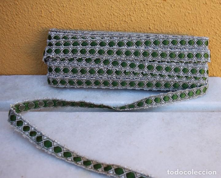 Antig&uuml;edades: Gal&oacute;n de plata y seda verde, 2 m - Foto 2