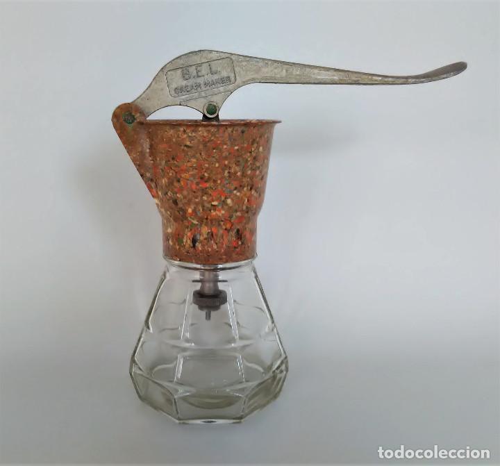 Antig&uuml;edades: BATIDORA DE NATA MANUAL -BEL CREAM MAKER- BAQUELITA MOTEADA MULTICOLOR Y BASE DE CRISTAL. A&Ntilde;OS 30
