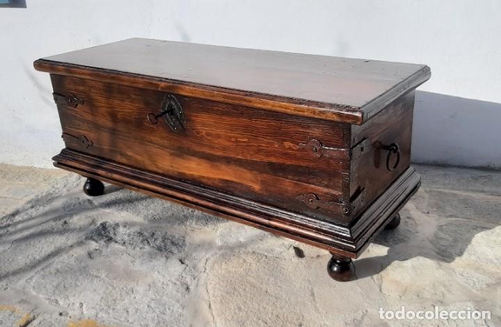 Antiguidades: Cofre de madera