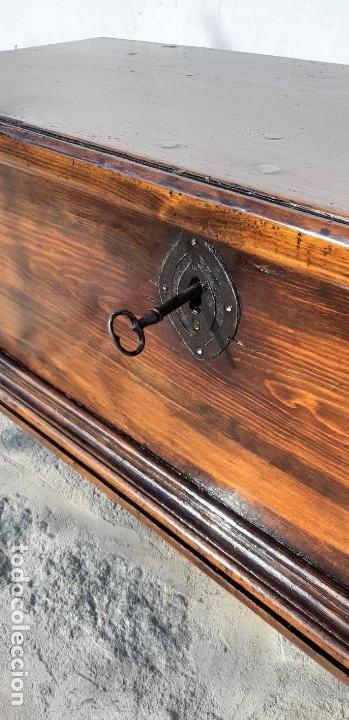 Antig&uuml;edades: Cofre de madera - Foto 5