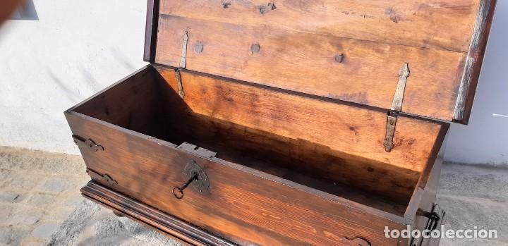 Antig&uuml;edades: Cofre de madera - Foto 7