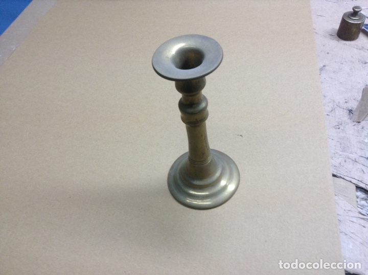 Antig&uuml;edades: Candelabro en bronce de 16 cms - Foto 1