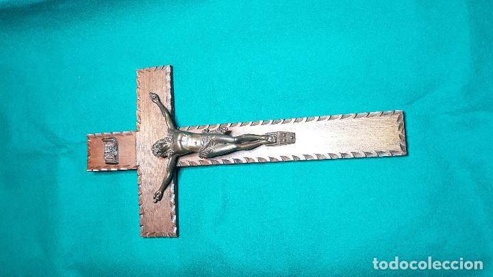 Antig&uuml;edades: CRUCIFIJO EN MADERA Y BRONCE - Foto 2