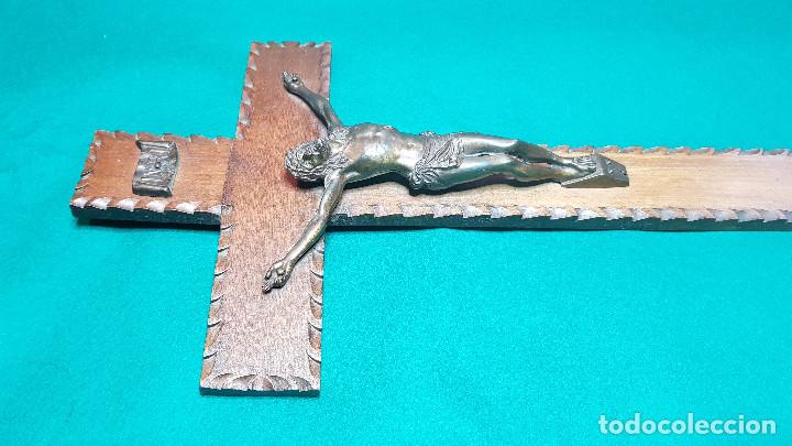 Antig&uuml;edades: CRUCIFIJO EN MADERA Y BRONCE - Foto 5